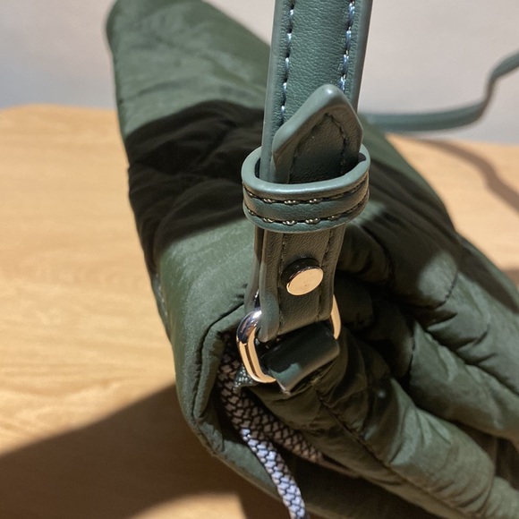 HOST PICK ✨ TONY BIANCO HANDBAG SOFT BAG STYLE KHAKI 2 inside pockets long strap - Picture 5 of 10